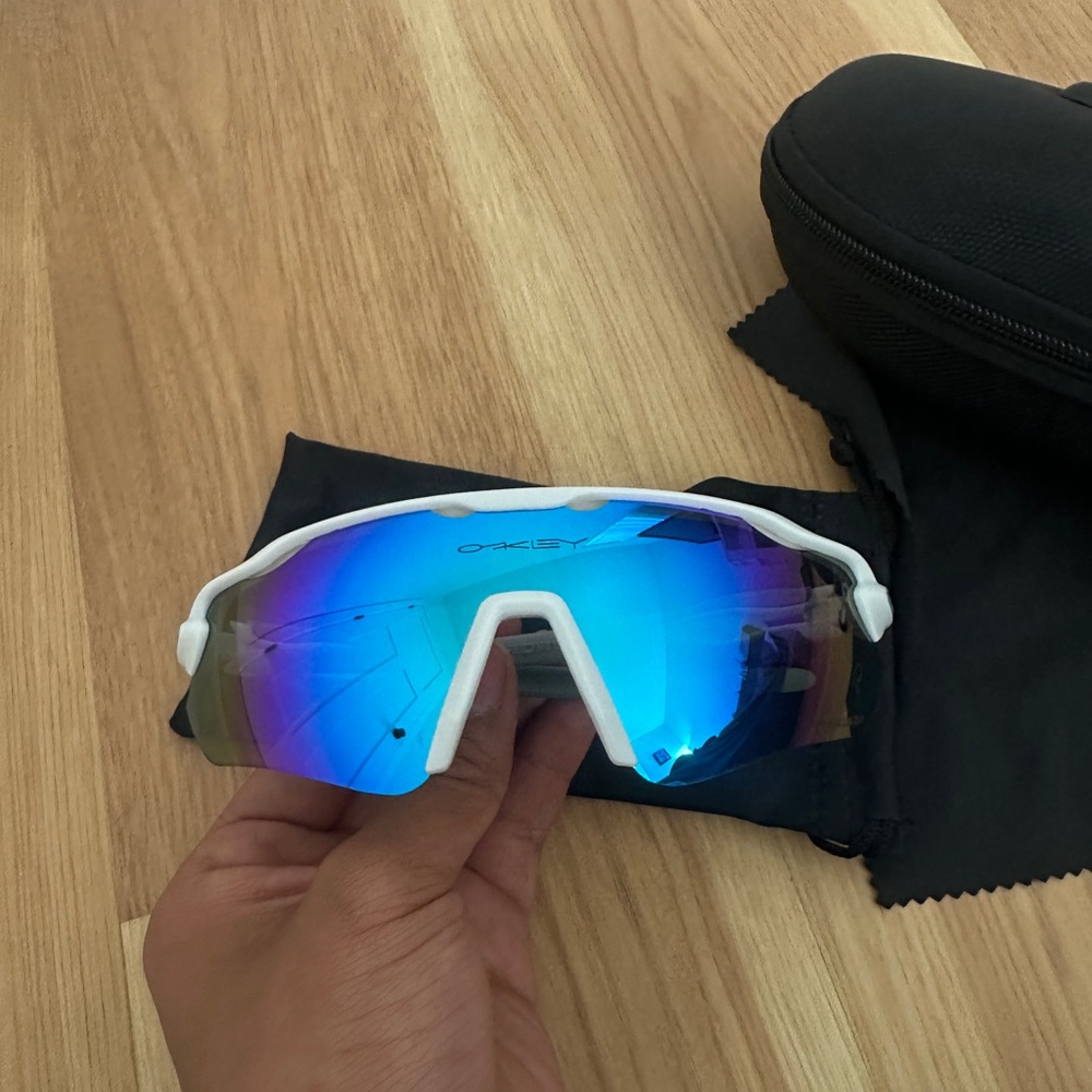 Oakley White Frame Blue Mirrored Sports Sunglasses with Rainbow Flash Lens
